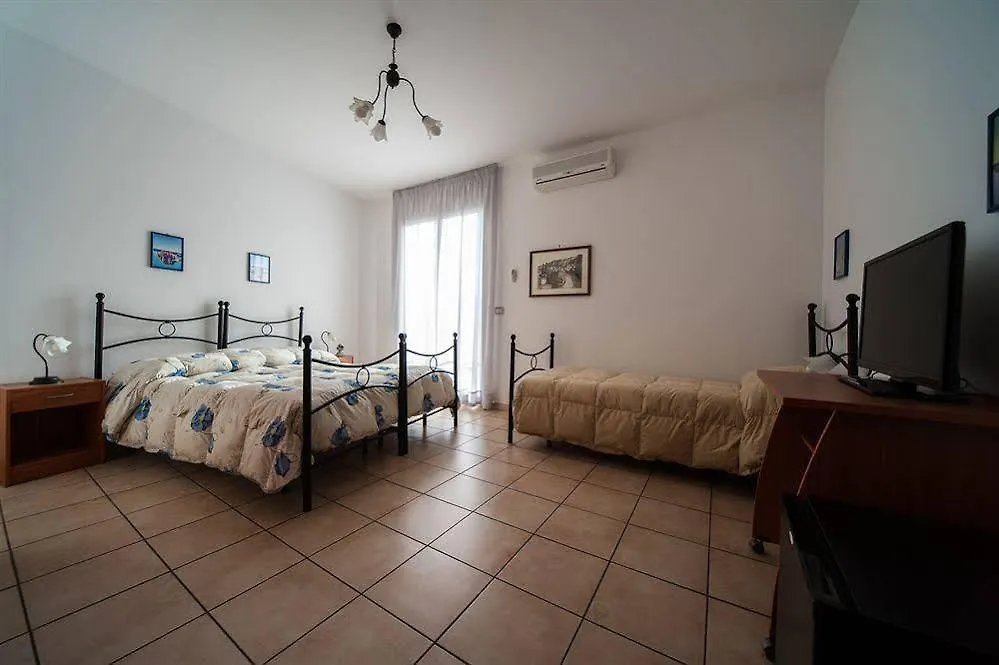 Fragolina B&B Furci Siculo 3*,