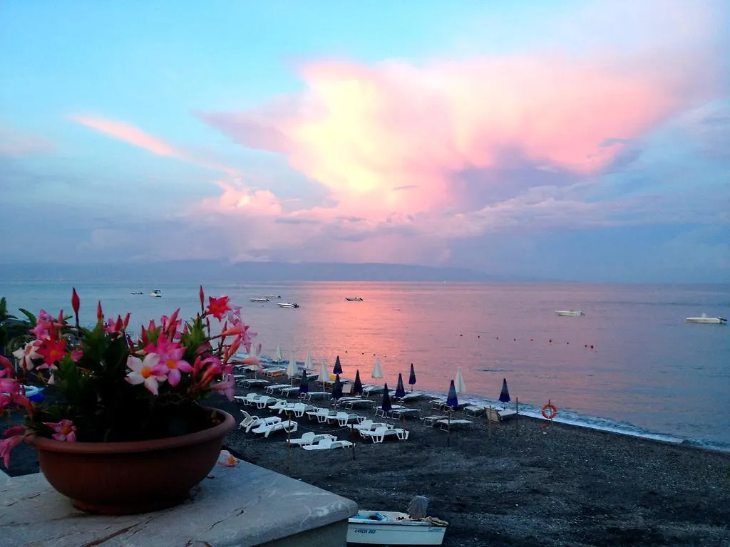 Bed & Breakfast Fragolina B&B Furci Siculo